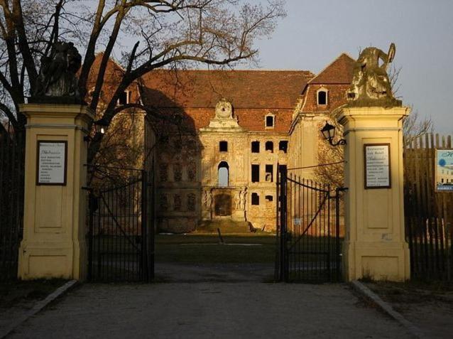 Palac Brody Экстерьер фото